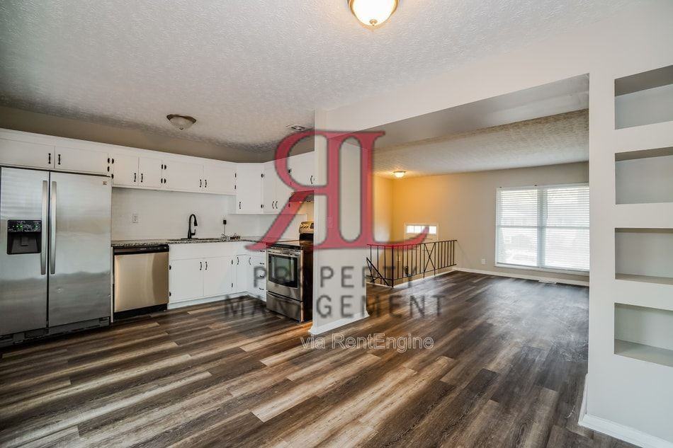 363 Regents Rd - Photo 4 of 15