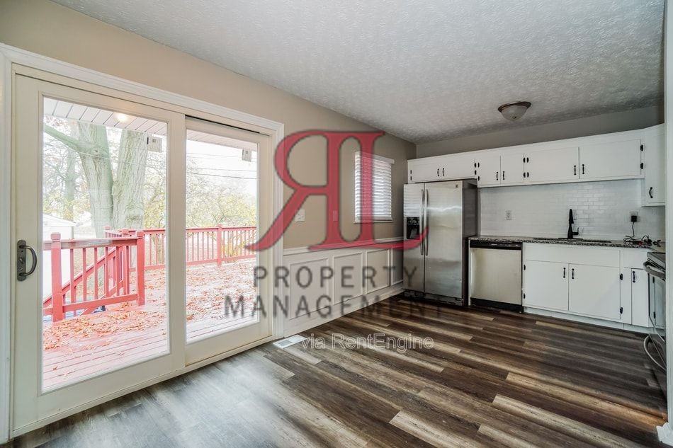 363 Regents Rd - Photo 5 of 15