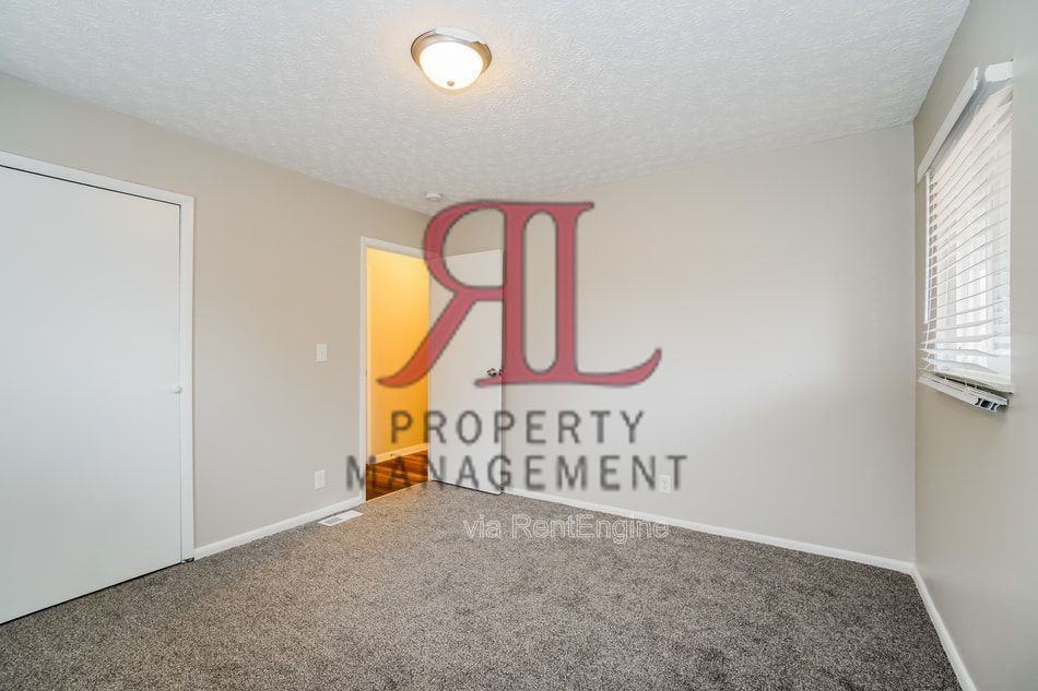 363 Regents Rd - Photo 7 of 15