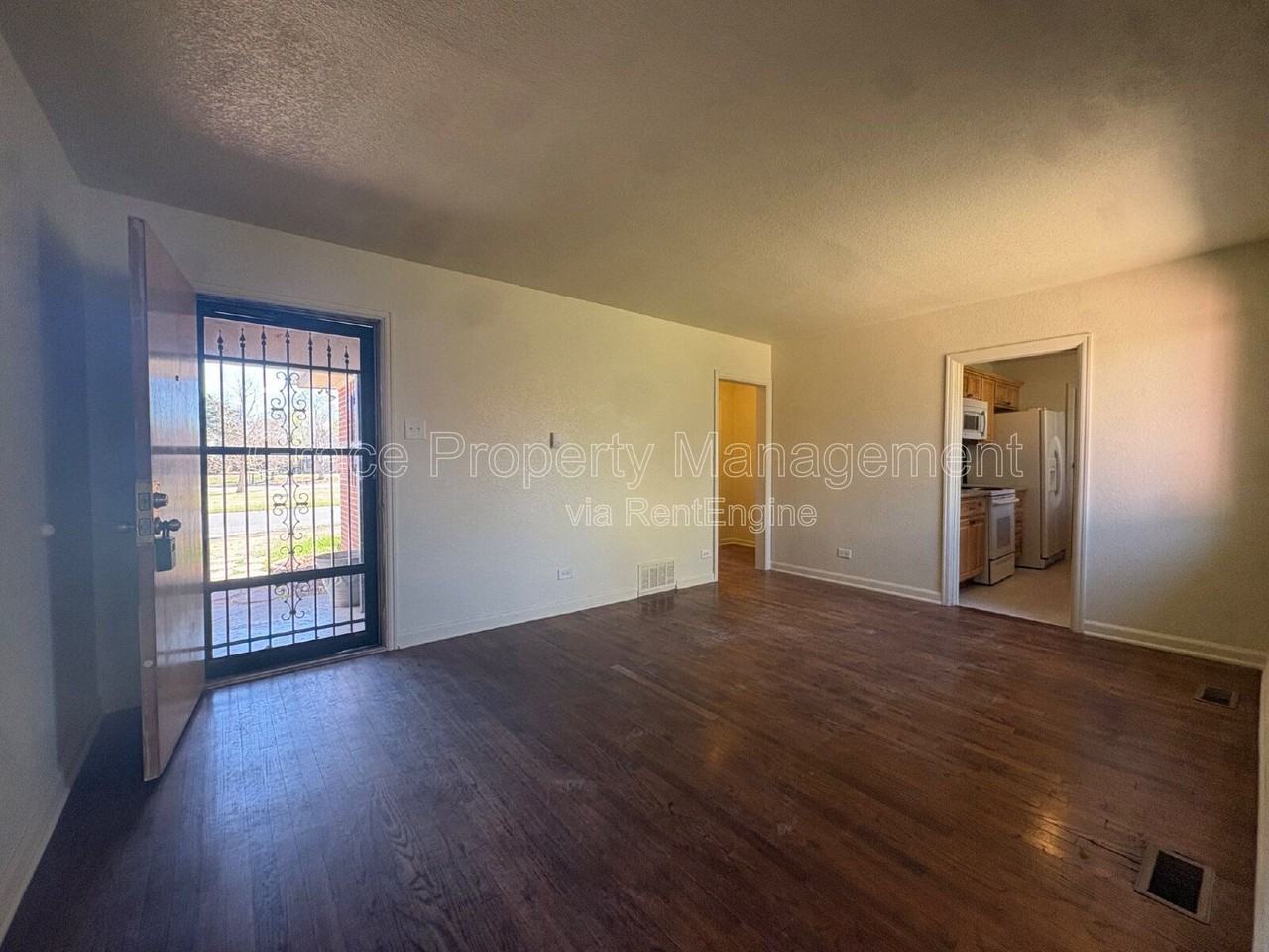 1343 Del Mar Pkwy - Photo 3 of 14