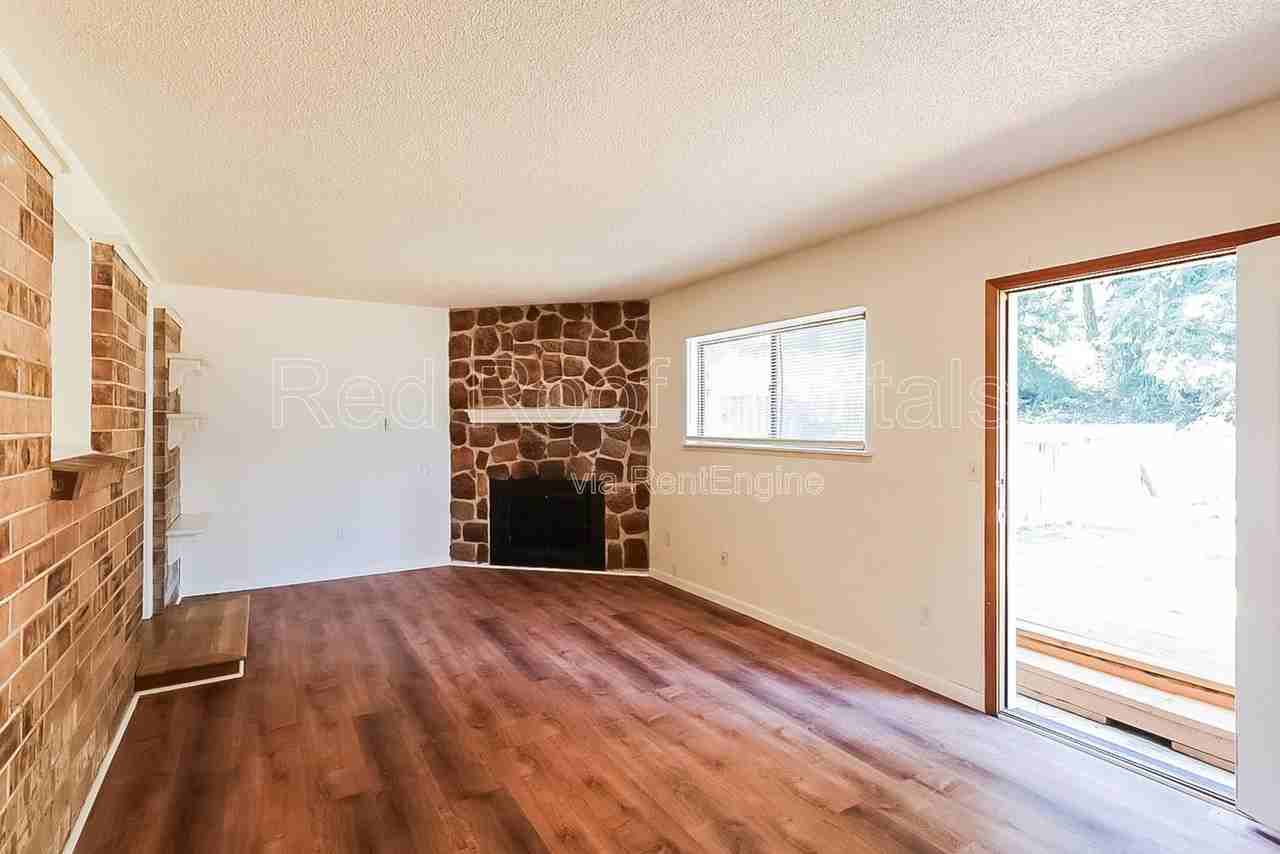 4414 67th Ave W - Photo 5 of 16