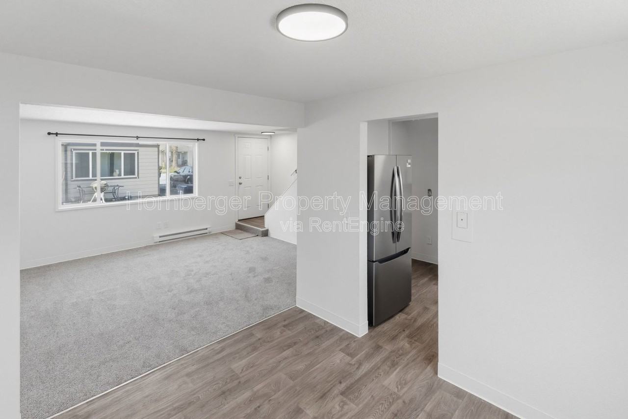 2011 E Desmet Ave - Photo 7 of 17