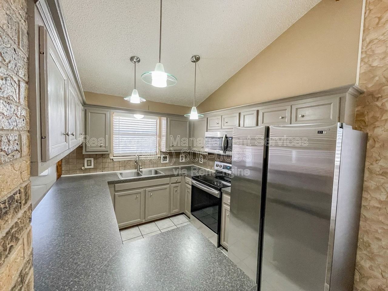 2108 77th St - Photo 4 of 16