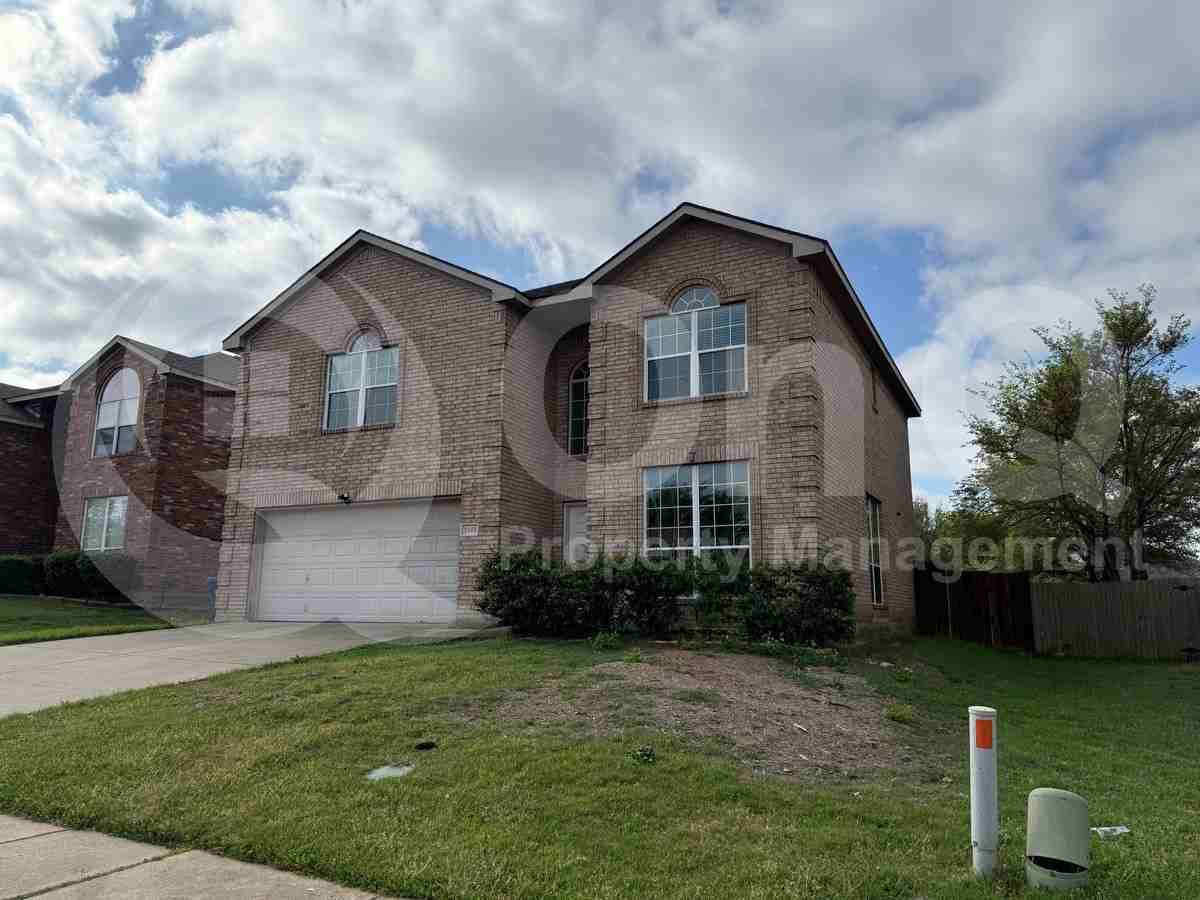 2429 Collier Dr - Photo 3 of 23