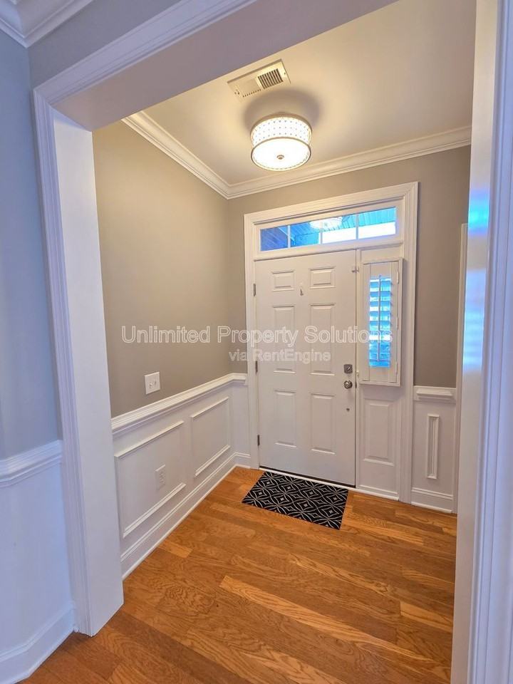 4838 Whitner Dr - Photo 4 of 40