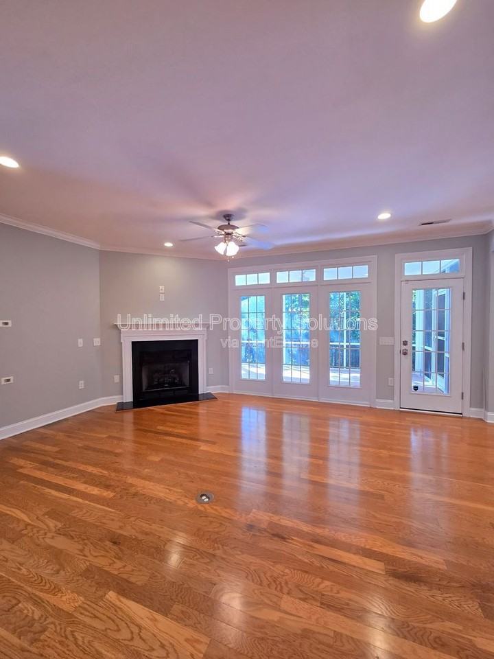 4838 Whitner Dr - Photo 7 of 40