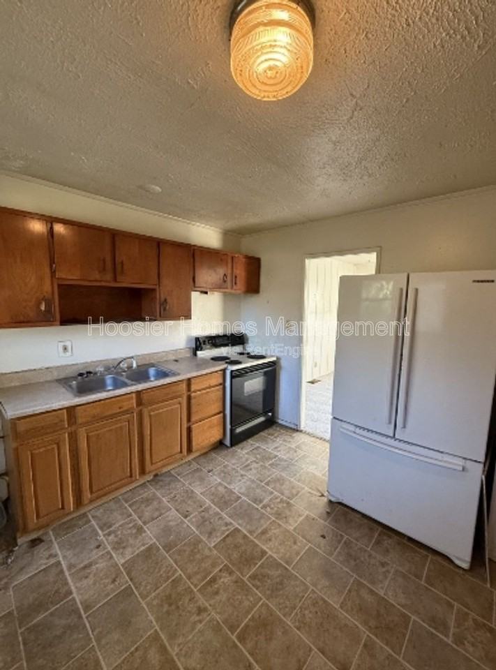 7346 E 54th St - Photo 2 of 11