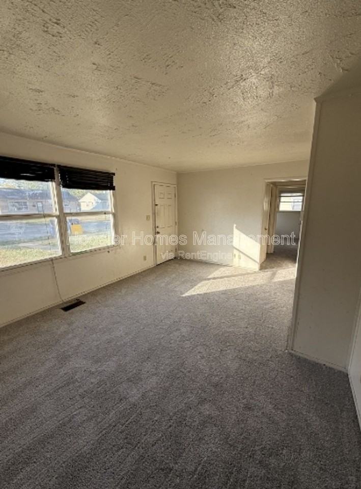 7346 E 54th St - Photo 3 of 11