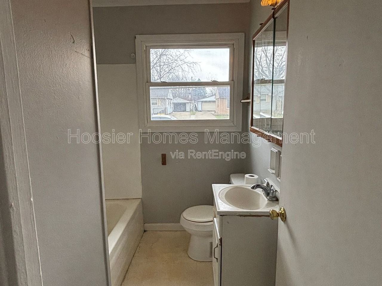 7346 E 54th St - Photo 4 of 11