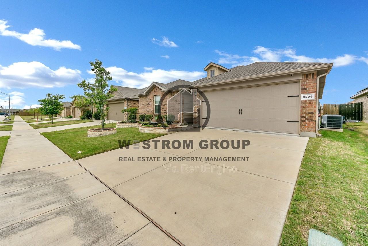 9209 Leveret Ln - Photo 3 of 32