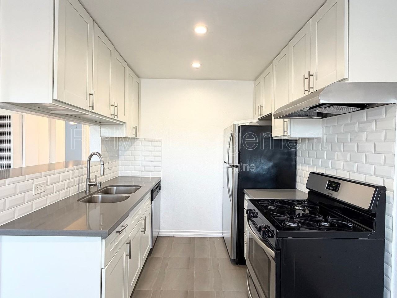 530 N Ardmore Ave #203 - Photo 4 of 13