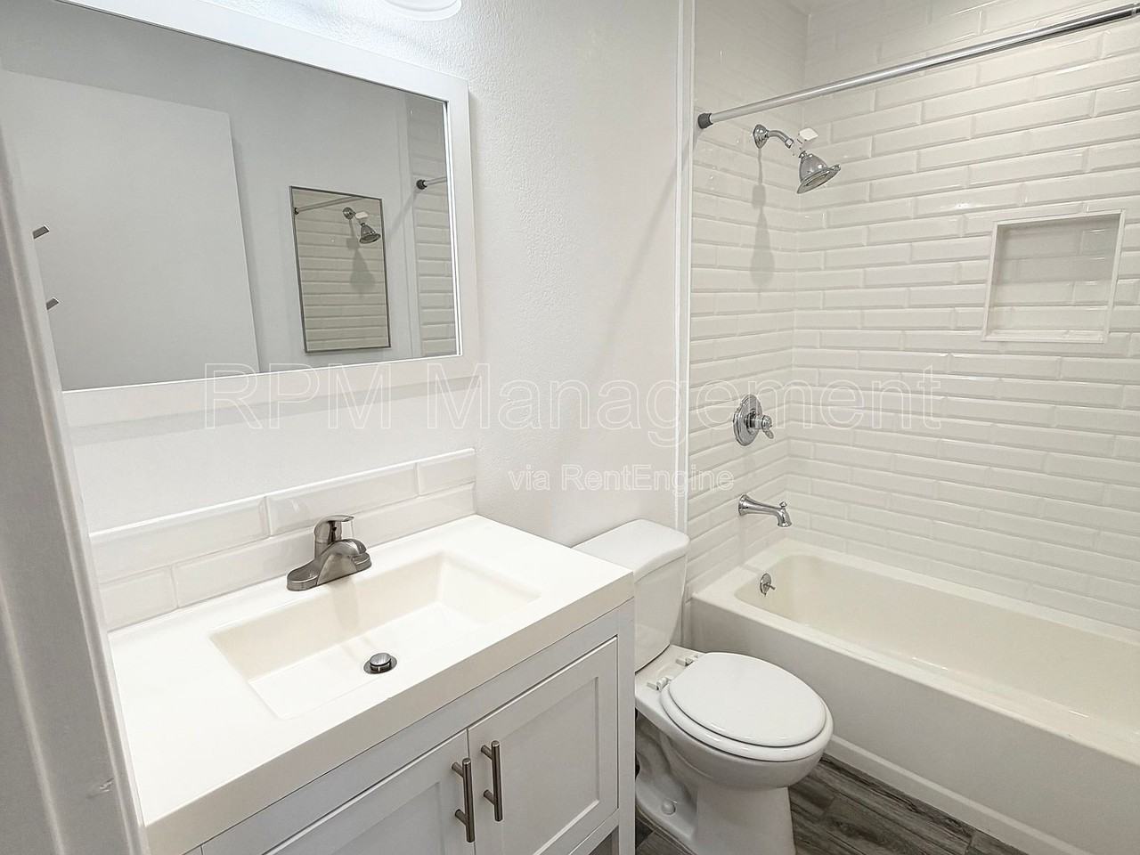 530 N Ardmore Ave #203 - Photo 6 of 13