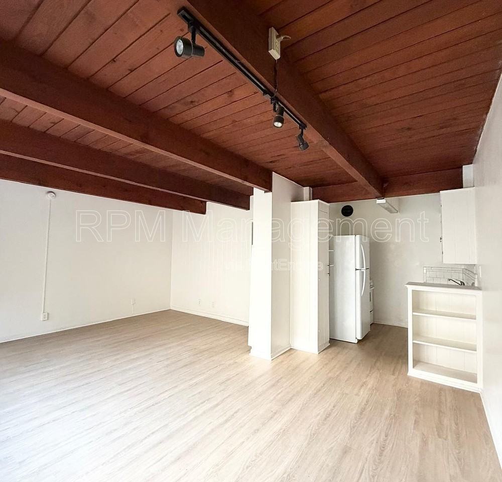 7036 Hawthorn Ave #2 - Photo 3 of 8