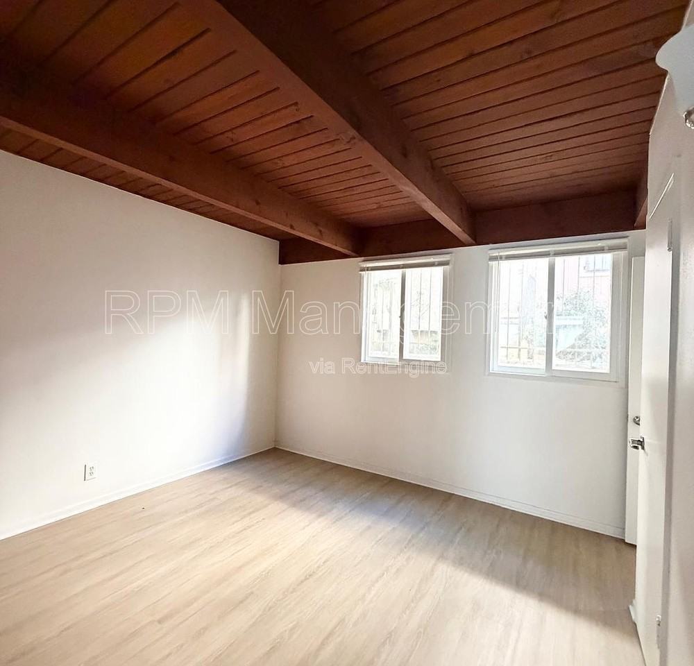 7036 Hawthorn Ave #2 - Photo 5 of 8