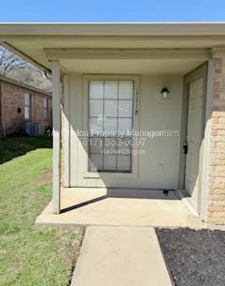 1118 Landsdale Ln - Photo 3 of 17