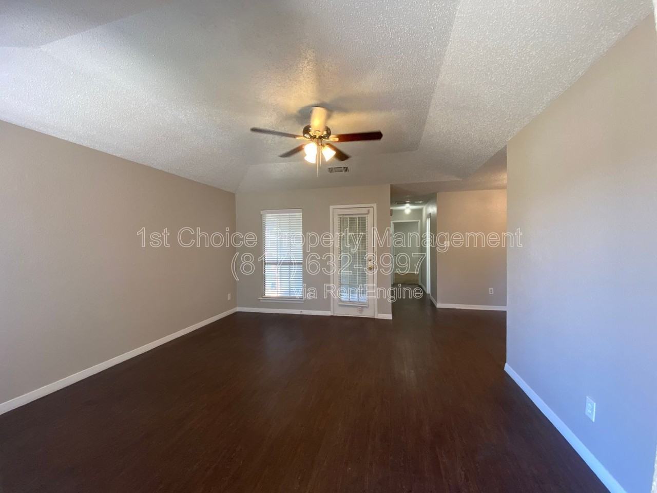 1118 Landsdale Ln - Photo 5 of 17