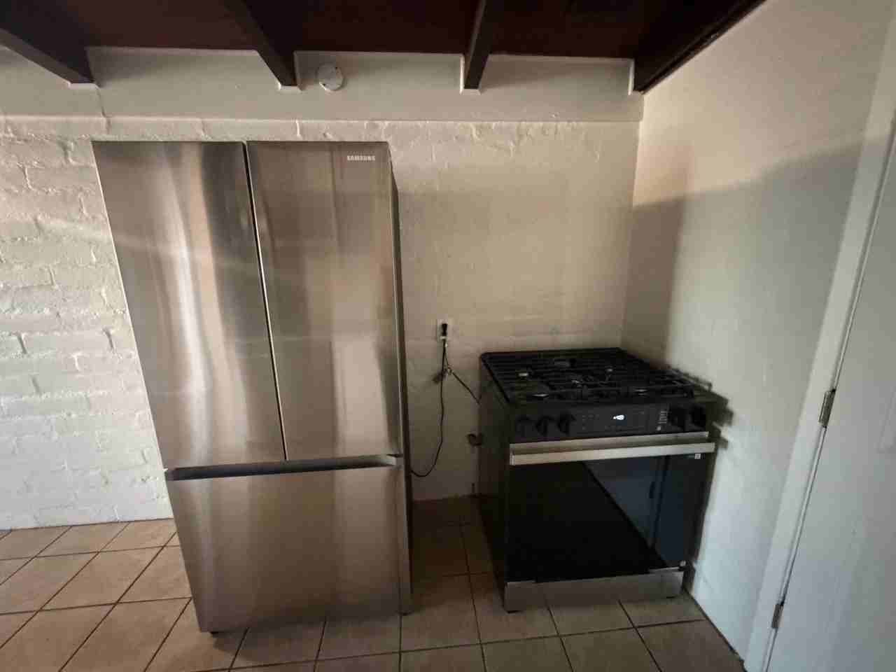 3233 E Water St - Photo 4 of 16