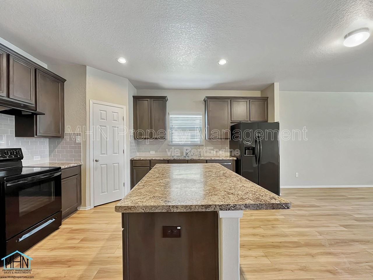 7118 Marina Del Rey - Photo 7 of 29