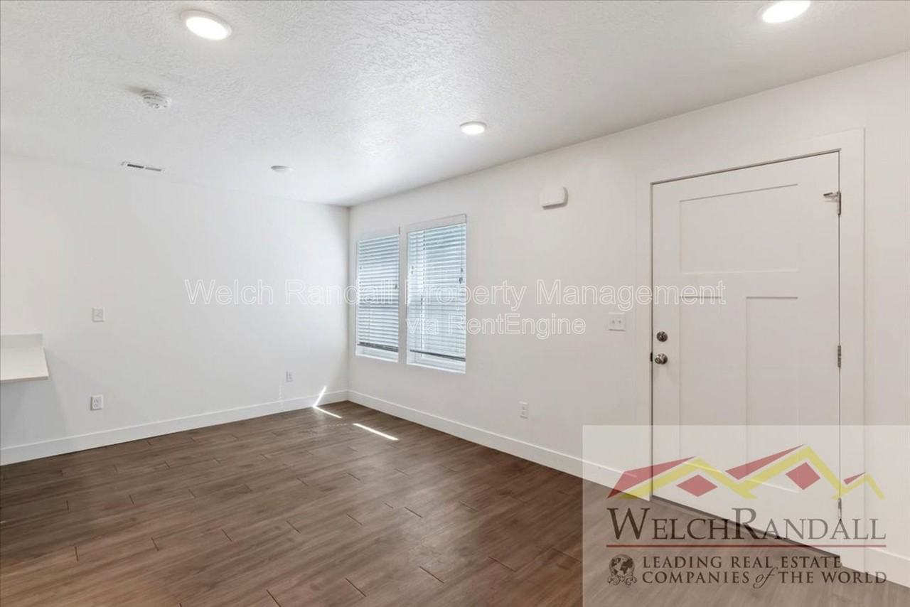 1173 W Shady Brook Ln #10 - Photo 3 of 23