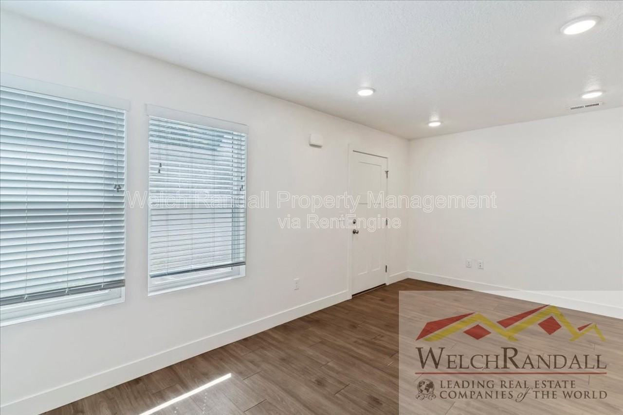 1173 W Shady Brook Ln #10 - Photo 4 of 23