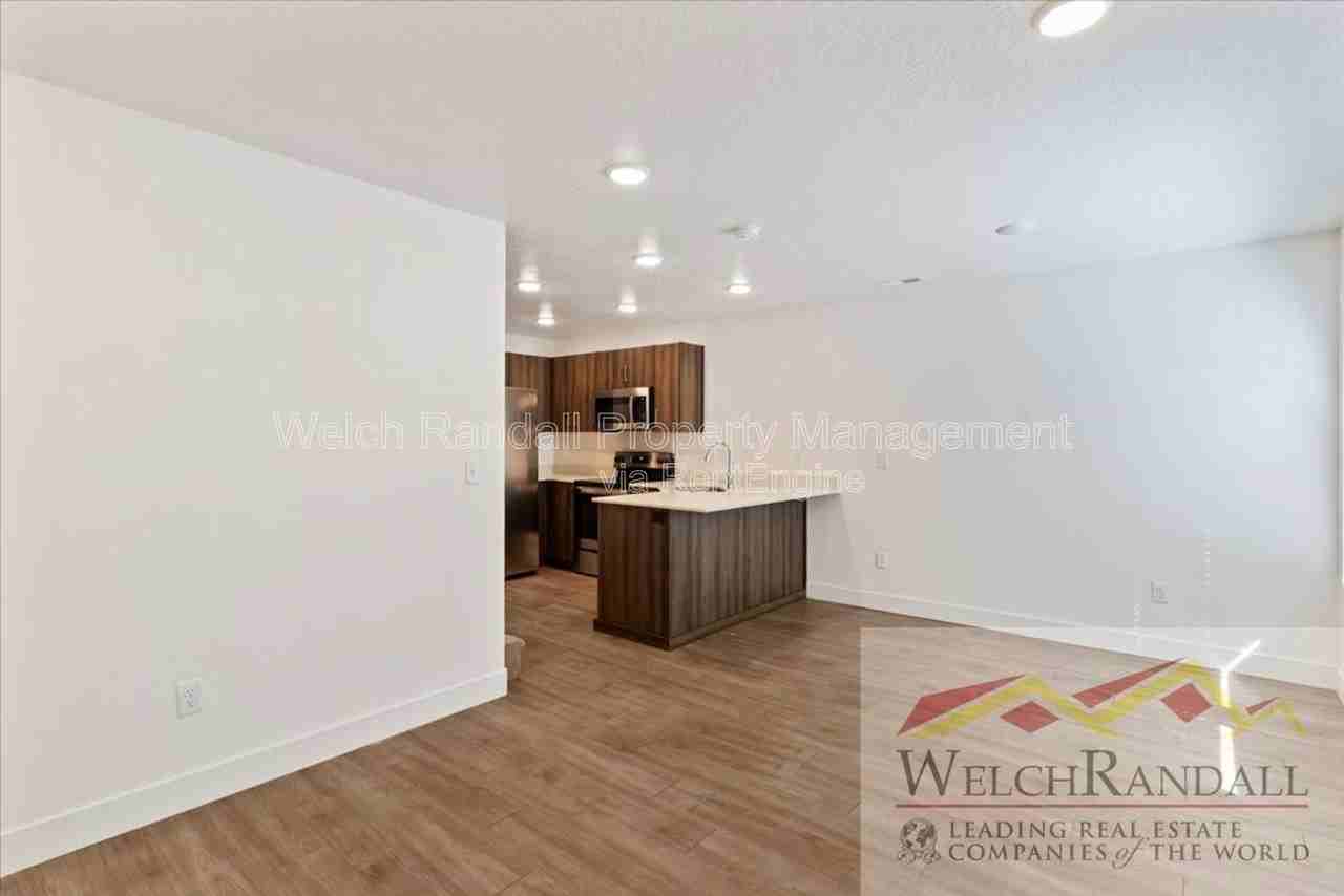 1173 W Shady Brook Ln #10 - Photo 5 of 23