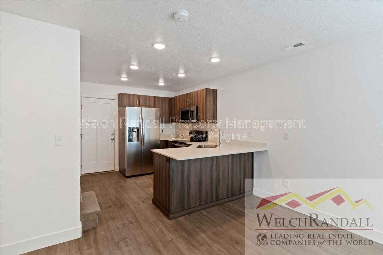 1173 W Shady Brook Ln #10 - Photo 7 of 23