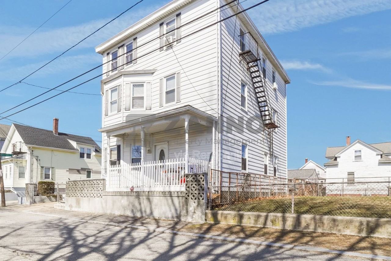 108 Woodward Ave #2 - Photo 3 of 18