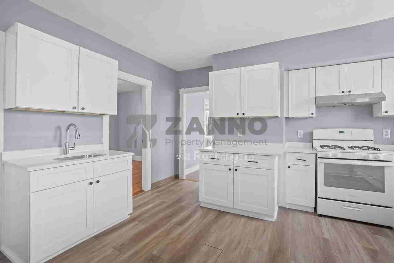 108 Woodward Ave #2 - Photo 5 of 18