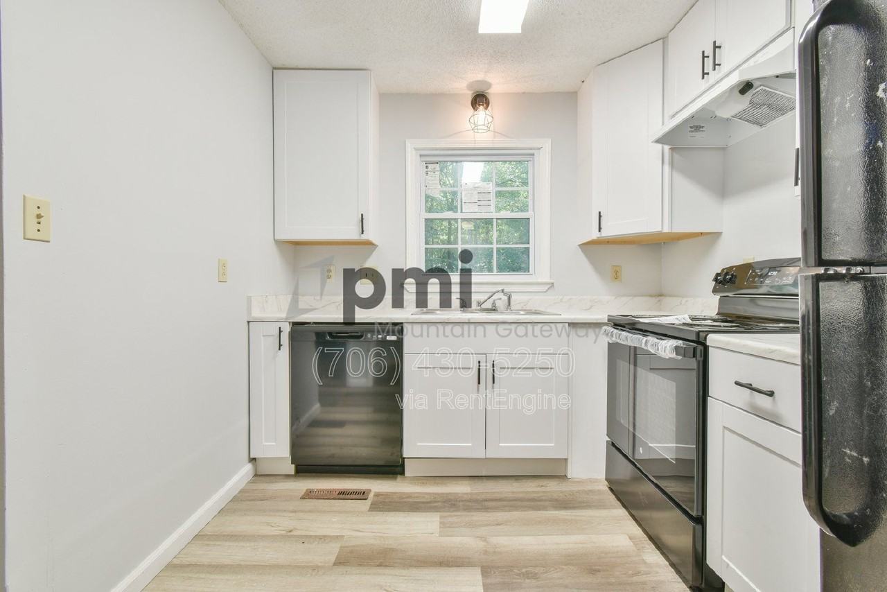 42 Greenwood Cir - Photo 3 of 30