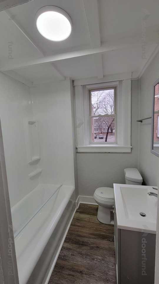 1008 Main St #3 - Photo 3 of 18