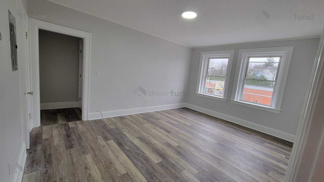 1008 Main St #3 - Photo 6 of 18