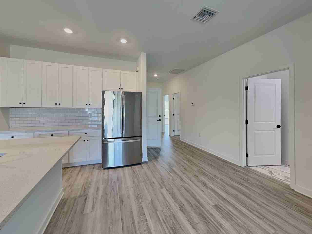 558 Nimitz Blvd - Photo 4 of 21