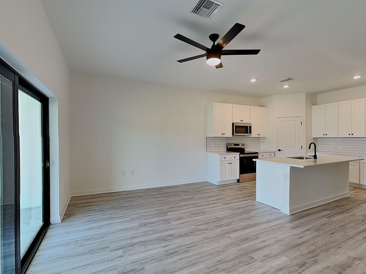 558 Nimitz Blvd - Photo 6 of 21