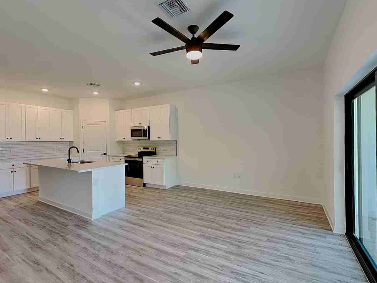 558 Nimitz Blvd - Photo 7 of 21