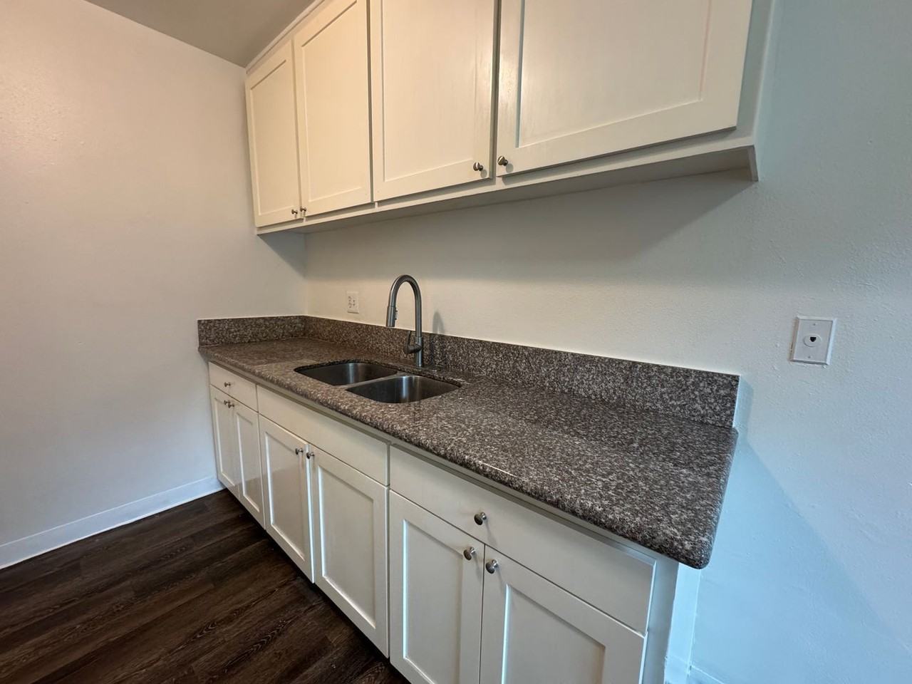 510 E Pleasant St #2 - Photo 3 of 7