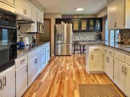 featured image of 6233 Parnell Ave