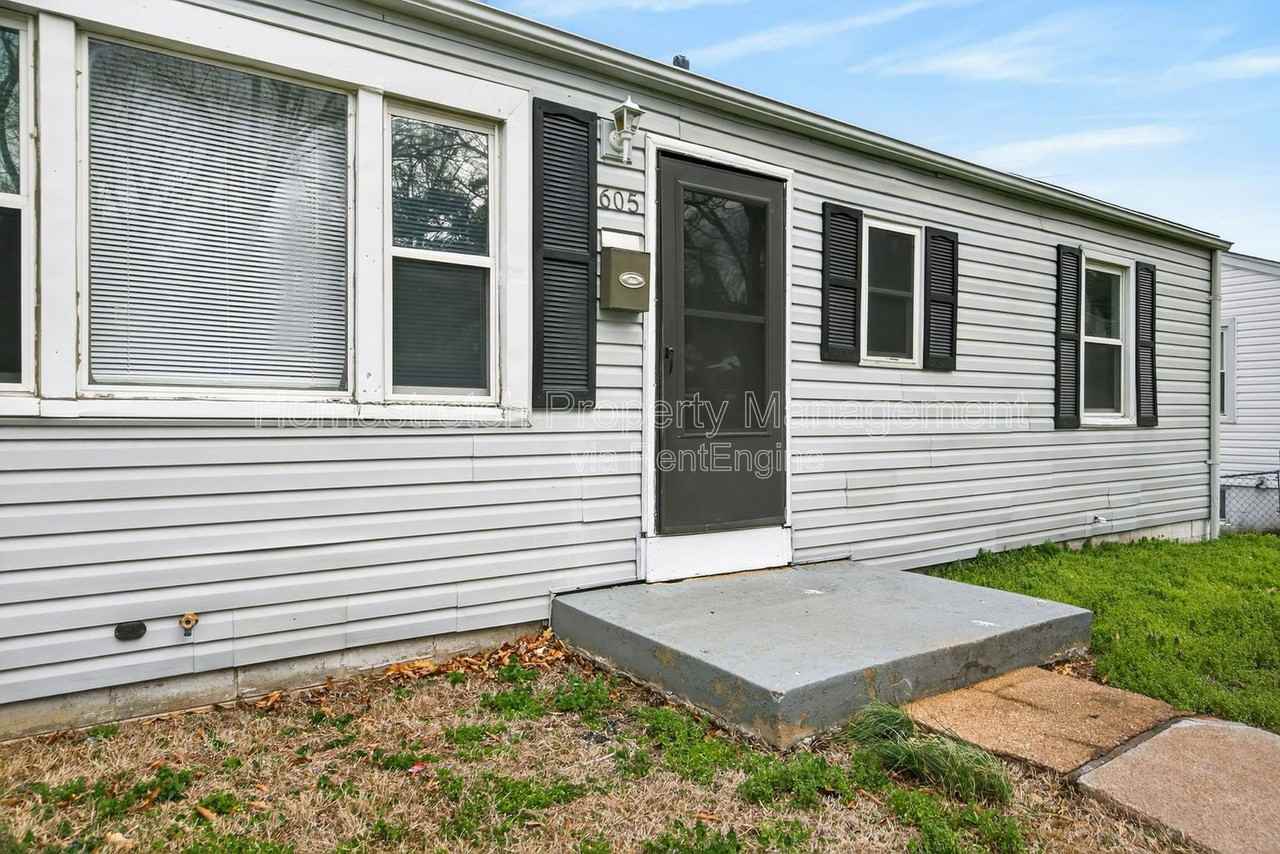 605 Abston Ave - Photo 4 of 28