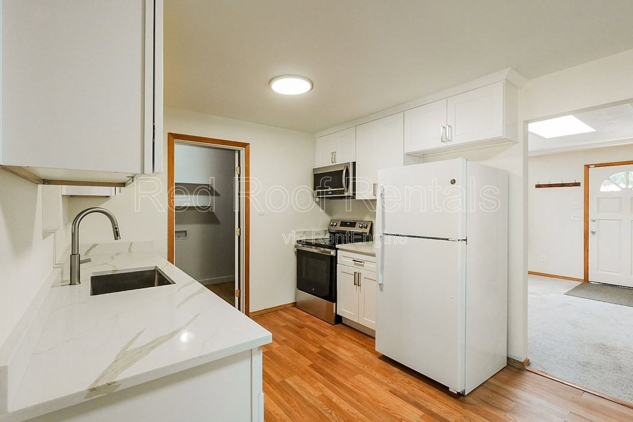 4416 67th Ave W - Photo 4 of 16