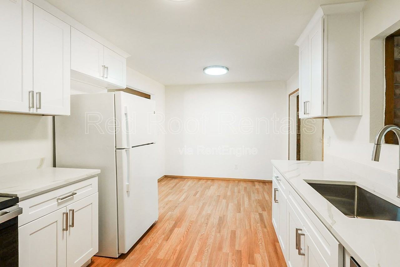 4416 67th Ave W - Photo 5 of 16