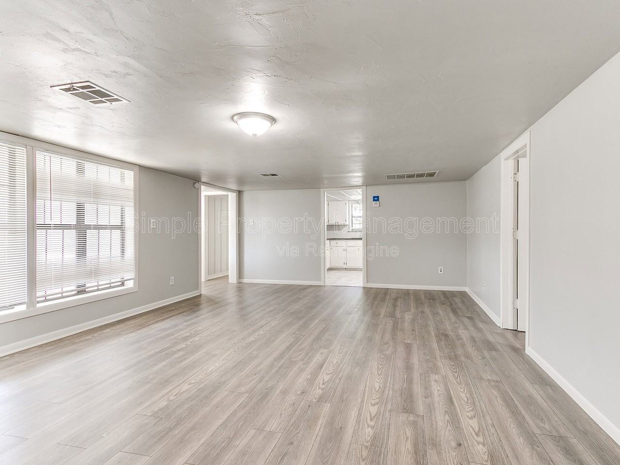 9706 N Garnett St - Photo 4 of 29