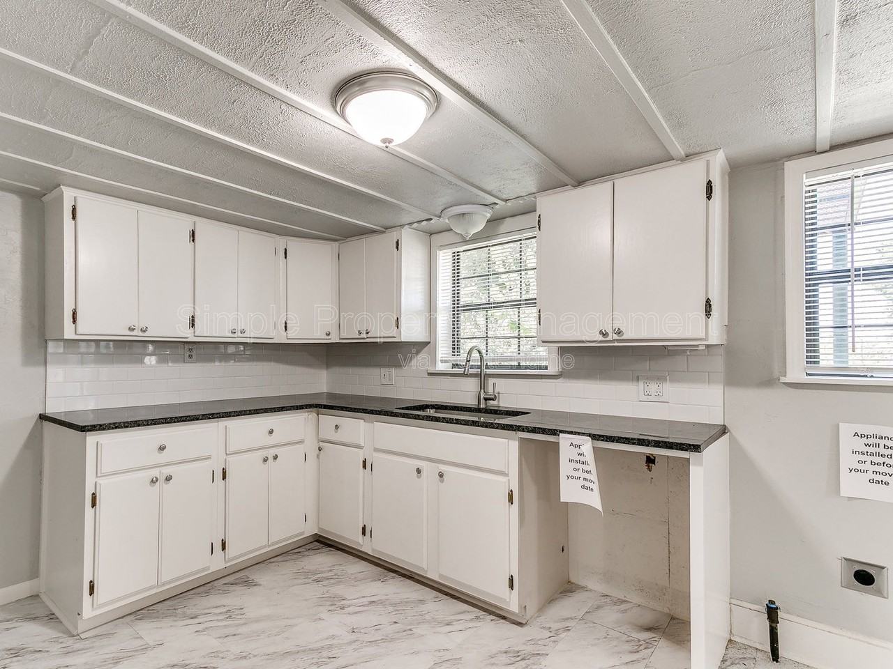 9706 N Garnett St - Photo 5 of 29