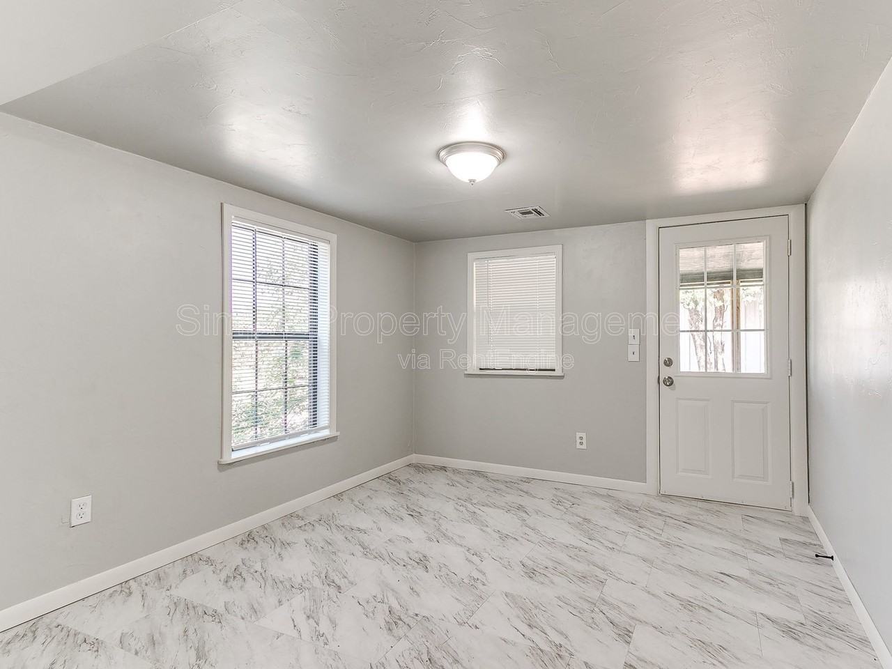 9706 N Garnett St - Photo 7 of 29