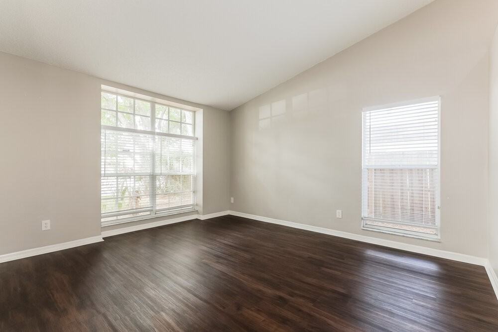 1006 Bloom Hill Ave - Photo 3 of 16