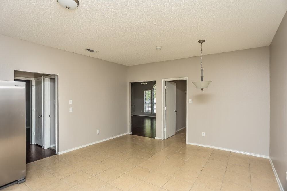 948 Fenway Ln - Photo 6 of 16