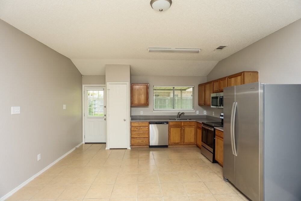 948 Fenway Ln - Photo 7 of 16