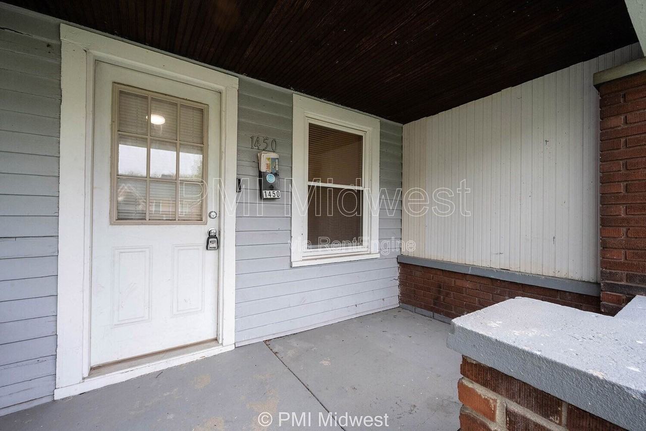 1450 N Gladstone Ave - Photo 2 of 22