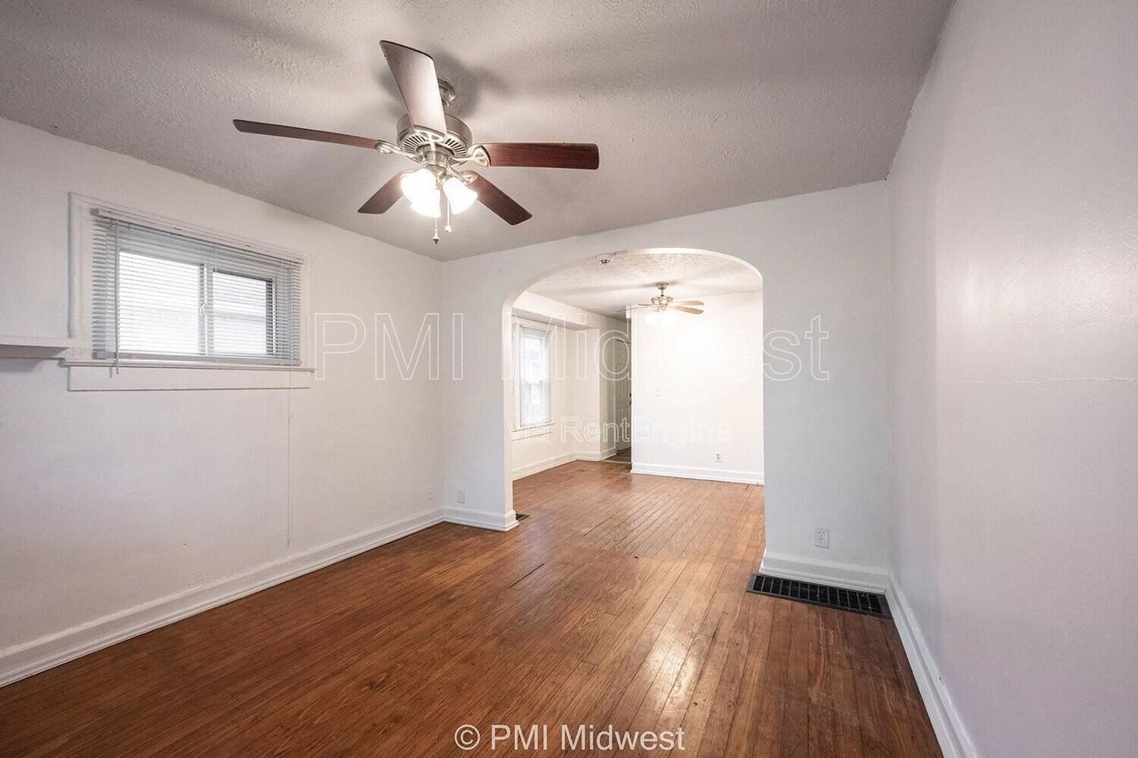 1450 N Gladstone Ave - Photo 5 of 22