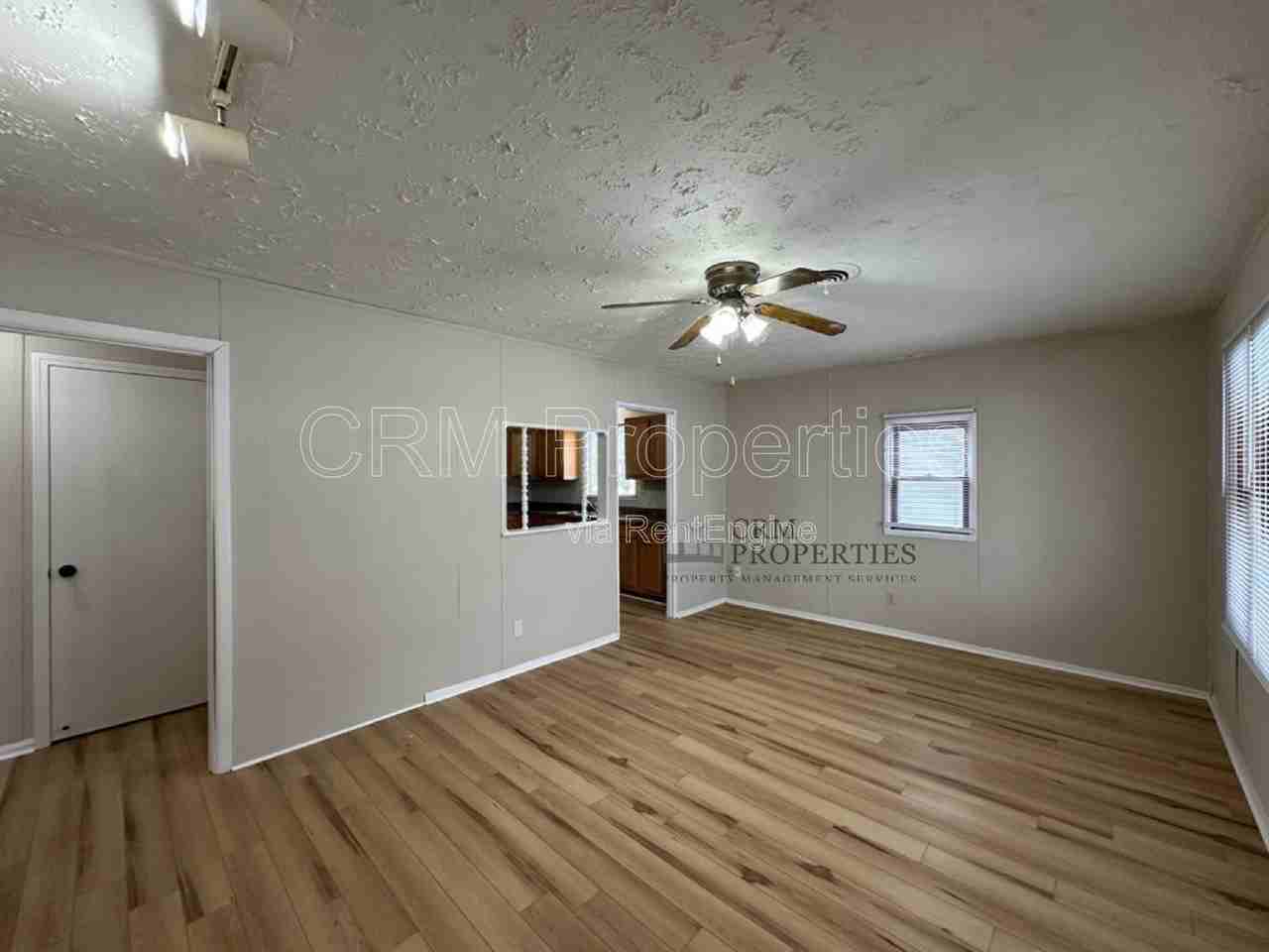 1020 E Fischer St - Photo 4 of 24