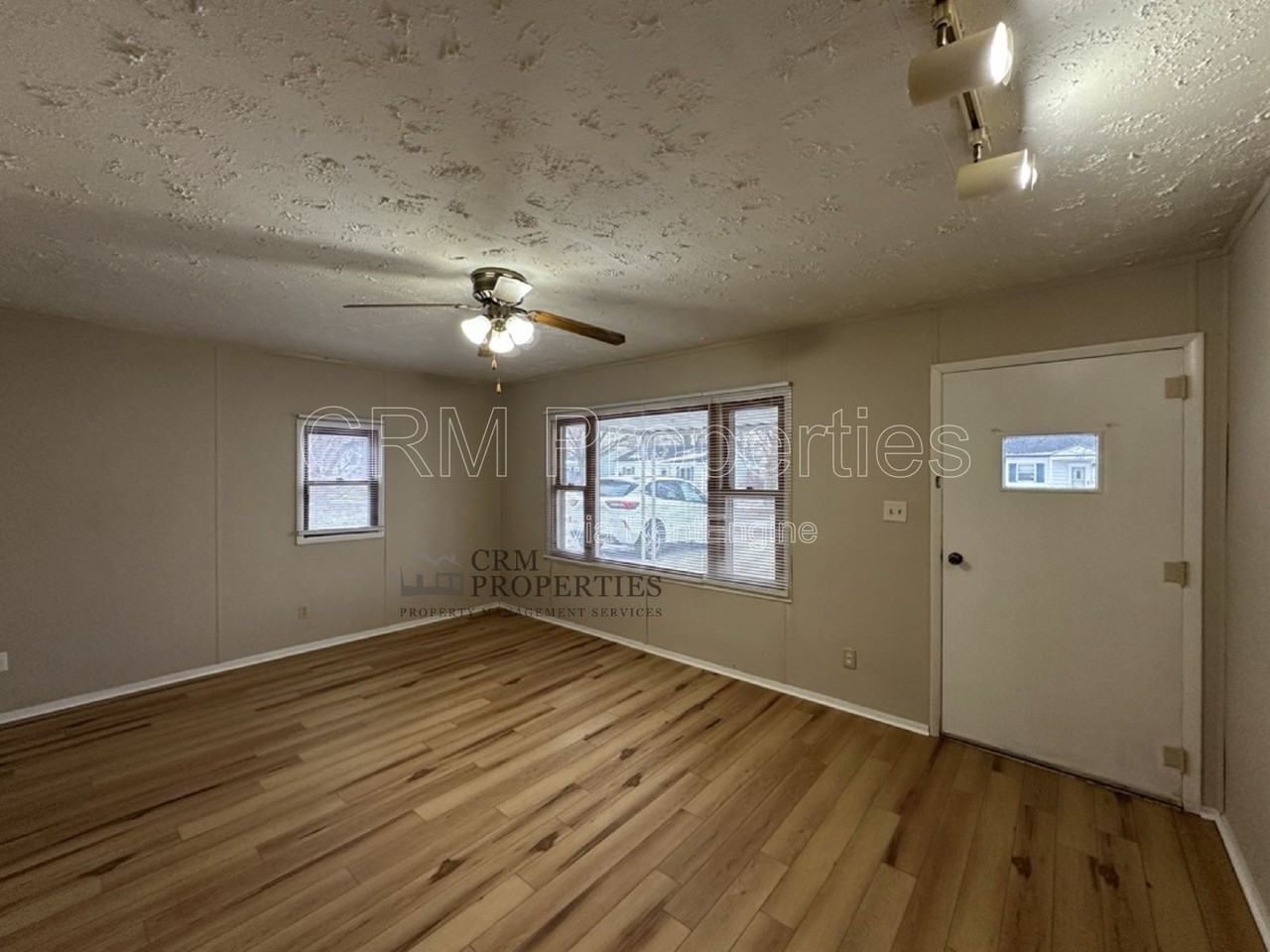 1020 E Fischer St - Photo 5 of 24