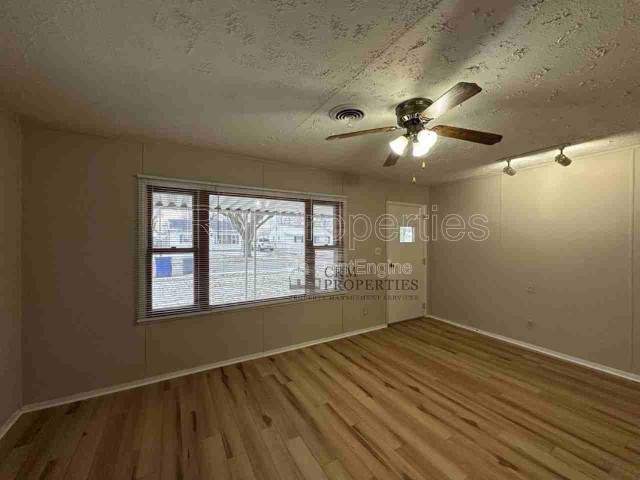 1020 E Fischer St - Photo 6 of 24